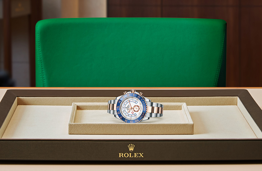 Presentation el Rolex Watch Yacht-Master II Everose Rolesor and White dial in Quera