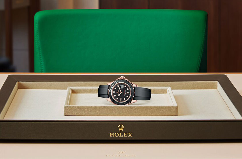 Presentation Rolex Watch Yacht-Master 40 Everose gold and black dial in Quera