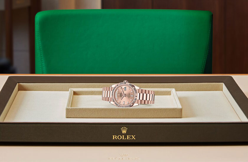 Rolex Day-Date 36 Everose gold and Rosé-colour dial watchdesk in Quera