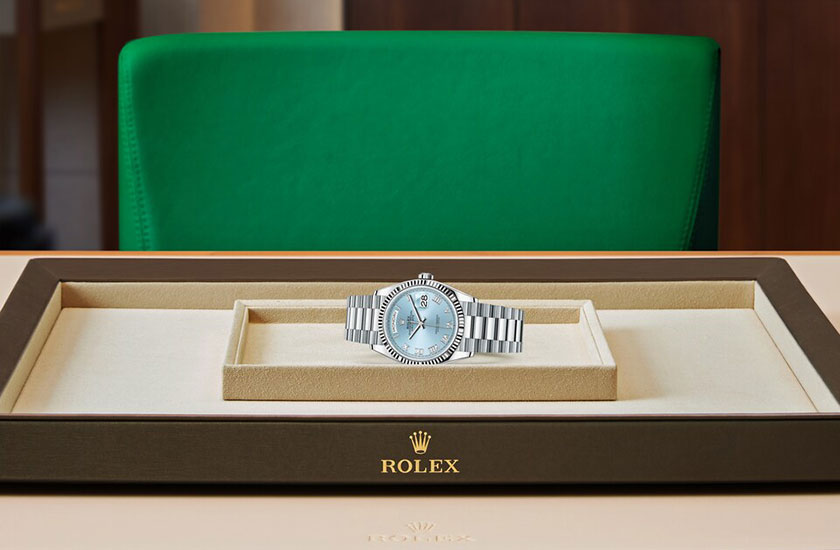  Rolex Day-Date 36 Platinum y Ice blue dial watchdesk in Quera