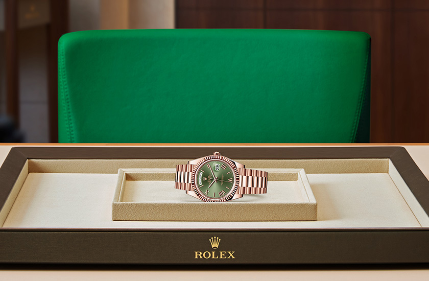 Rolex Day-Date 40 Everose gold and Olive Green Dial watchdesk in Quera
