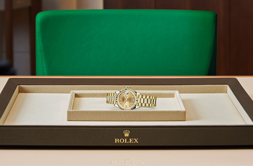 Presentation Rolex Watch Lady-Datejust yellow gold and Champagne-colour dial set with diamonds in Quera