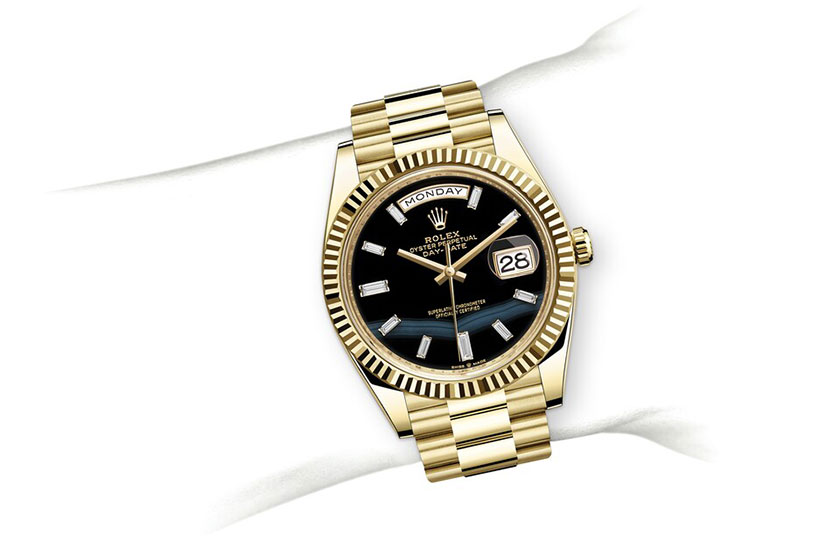 Foto simulación muñeca Rolex Day-Date 40 yellow gold and Onyx dial in Quera